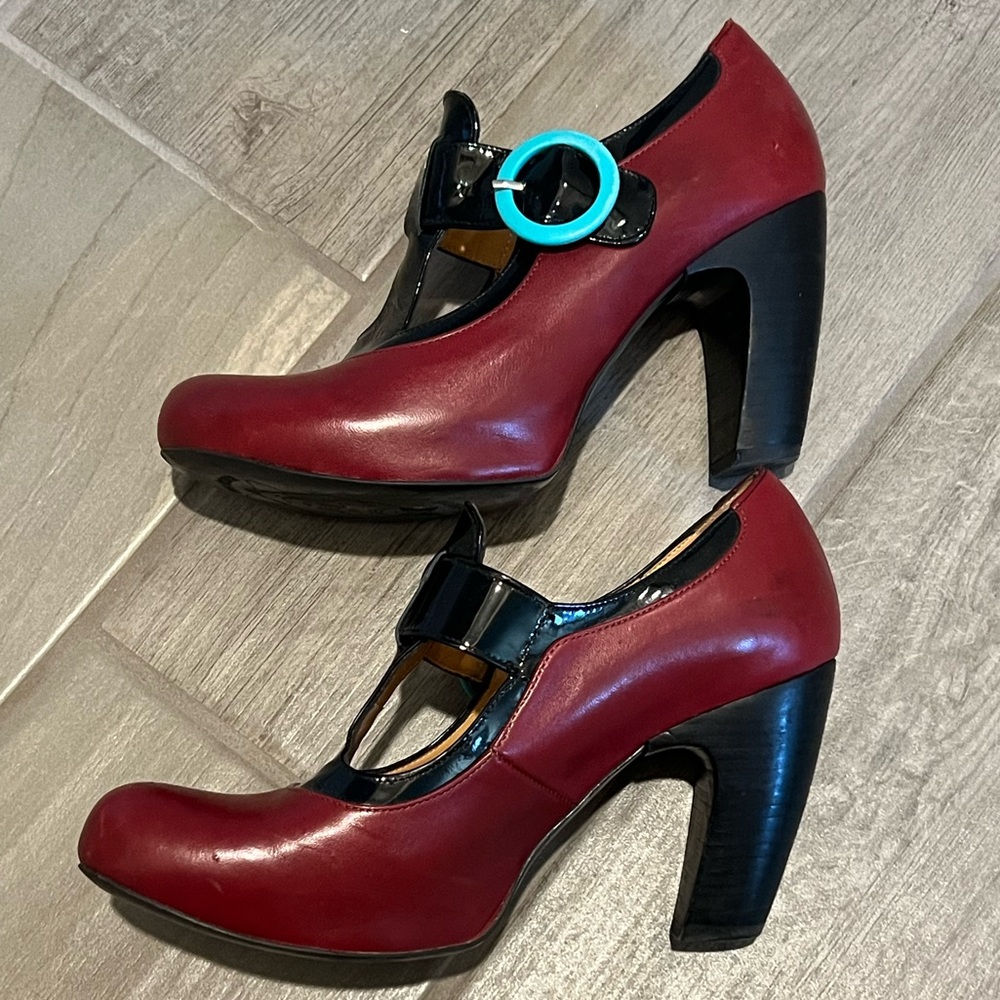Elegant Red and Black Women's Fluevog Shoes - Picture 3 of 7